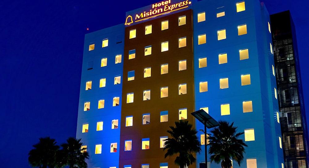 One Irapuato Hotel Exterior photo